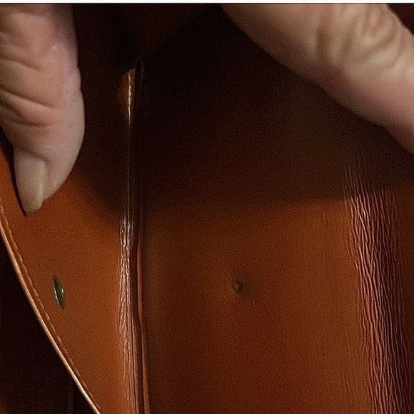 LOUIS VUITTON AUTHENTIC EPI LEATHER WALLET WITH COA WITH CROSSBODY CHAIN EUC - Picture 3 of 13